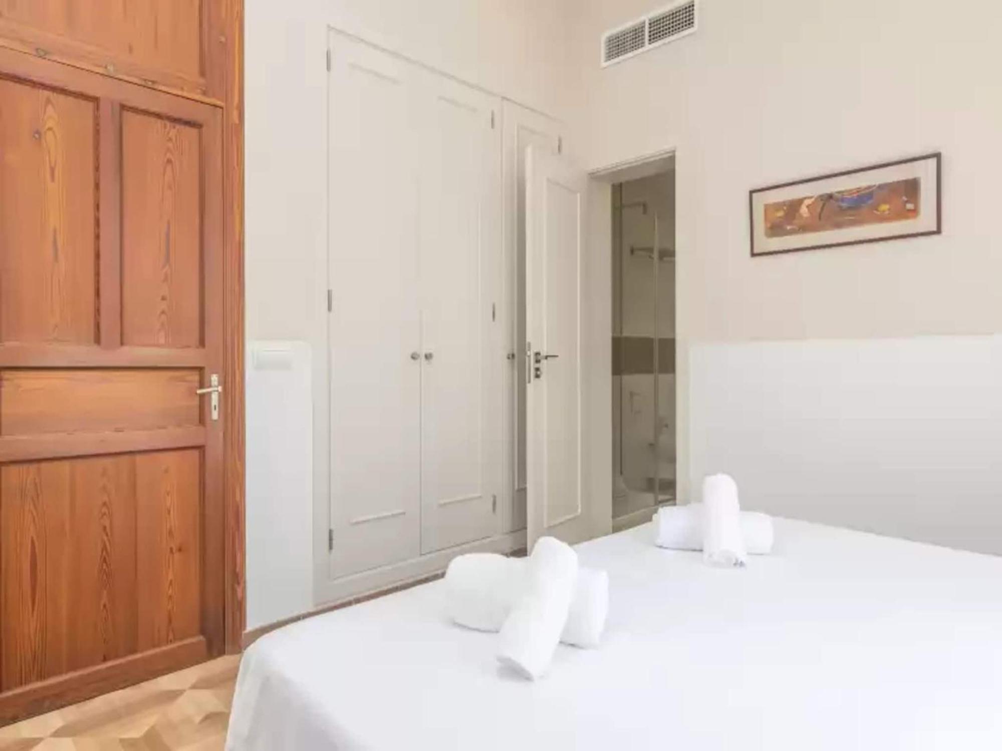 Villa With Private Pool In *